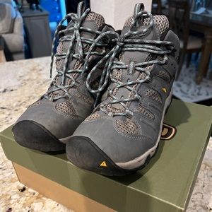 KEEN Koven Hiking Boots - waterproof, ankle support, size 9.5
